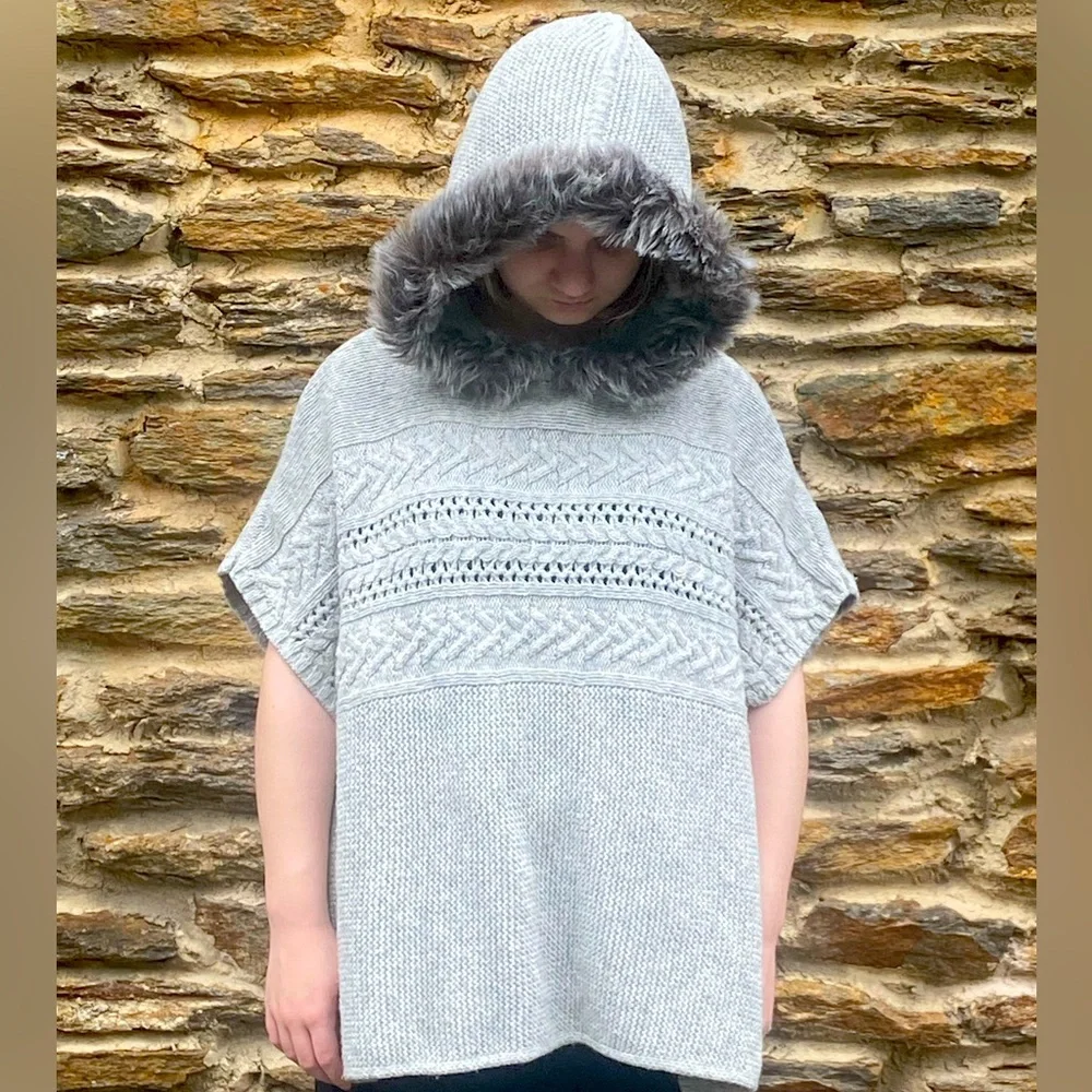 Gap Kids Sweater Poncho in gray with Faux‎ Fur lined hood sz XL